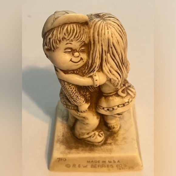 R & W Berries Co figurine from the 70’s. - Picture 2 of 3